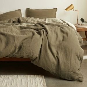 Parachute NWT King/Cal King linen duvet cover  color is surplus